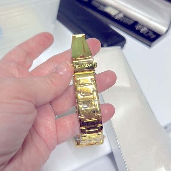 BRAND NEW: MEN’S LUXE GOLD “STRADA” LINKED FASHION WATCH - Picture 4 of 16